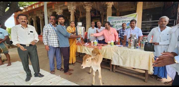 ಪಶು ವೈದ್ಯಕೀಯ ಸೇವಾ ಇಲಾಖೆ ವತಿಯಿಂದ ಮಿಶ್ರ ತಳಿ ಕರುಗಳ ಪ್ರದರ್ಶನ