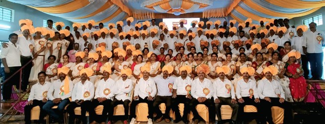 ಬಿ ವಿ ಸಂಬರಗಿ ಪ್ರೌಢಶಾಲೆಯ  ವಿದ್ಯಾರ್ಥಿಗಳಿಂದ ಗುರುವಂದನೆ 