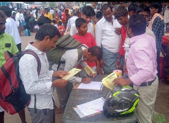 ಸರ್ಕಾರಿ ಶಾಲೆಗಳ ಉಳಿವಿಗಾಗಿ ಜನಗಳಿಂದ  ಸಹಿ ಸಂಗ್ರಹ ಅಭಿಯಾನ
