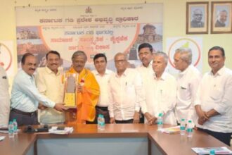 ಅಶೋಕ ಚಂದರಗಿ  ಅವರಿಗೆ “ಚಂಪಾ ಸಿರಿಗನ್ನಡ ಪ್ರಶಸ್ತಿ”