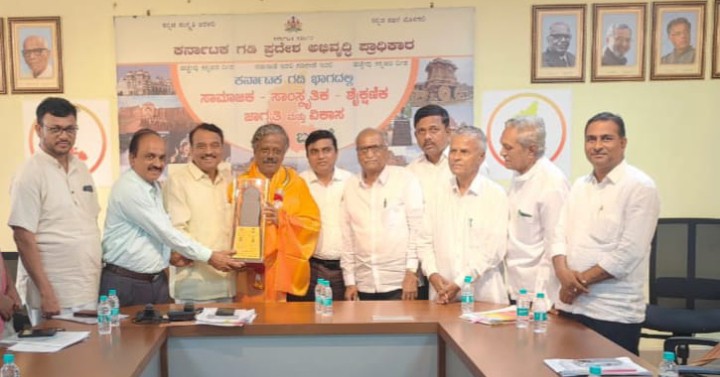 ಅಶೋಕ ಚಂದರಗಿ  ಅವರಿಗೆ “ಚಂಪಾ ಸಿರಿಗನ್ನಡ ಪ್ರಶಸ್ತಿ”