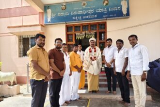 ವ್ಯಾಕರನಾಳ ಗ್ರಾಮಸ್ಥರಿಂದ ಅಂಕಲಿಮಠ ಕಿರಿಯ ಪೂಜ್ಯರಿಗೆ ಗೌರವ  ಸನ್ಮಾನ