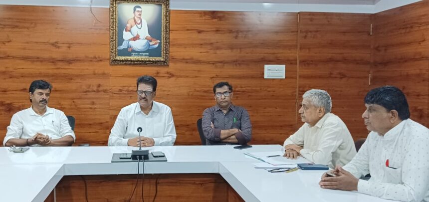 17ರಂದು ಬಸವ ಪರ ಸಂಘಟನೆಗಳ ಒಕ್ಕೂಟದಿಂದ ಬೃಹತ್ ಪ್ರತಿಭಟನೆ 17ರಂದು ಬಸವ ಪರ ಸಂಘಟನೆಗಳ ಒಕ್ಕೂಟದಿಂದ ಬೃಹತ್ ಪ್ರತಿಭಟನೆ
