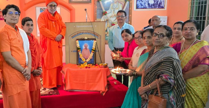 ಸಮಾಜ ಸಂಘಟನೆಗೆ ಕುಮಾರ ಶ್ರೀಗಳ ಕೊಡುಗೆ ಅಪಾರ: ಗುರುಸಿದ್ಧ ಸ್ವಾಮೀಜಿ