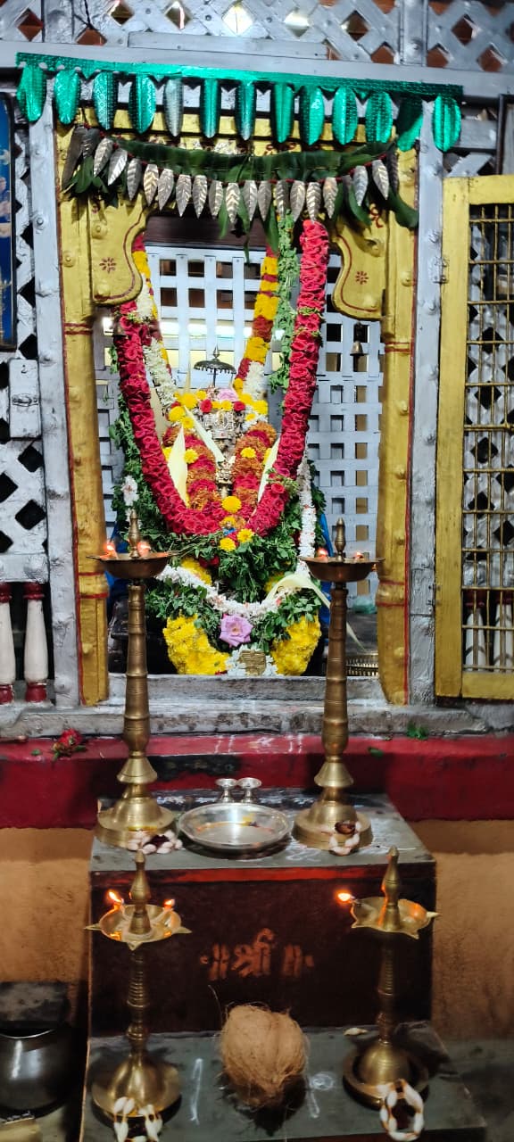 ಮಹಾಸ್ವಾಮಿಗಳ ವಿಶೇಷ ಪೂಜೆ ನೆರವೇರಿಸಿ ಪುನಿತರಾದ ಭಕ್ತಸಮೂಹ ಮಹಾಸ್ವಾಮಿಗಳ ವಿಶೇಷ ಪೂಜೆ ನೆರವೇರಿಸಿ ಪುನಿತರಾದ ಭಕ್ತಸಮೂಹ